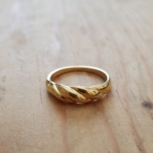 Gold ring